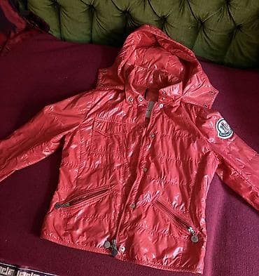 pull and bear kozna jakna: Moncler ženska jakna,koral crvena, lagana i sjajna završna obrada. - — 2