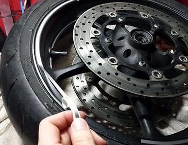 Donji delovi trenerke: TRAKICE ZA FELNE - bele - 384 📌 Opis: Samolepljive trakice za felne — 3