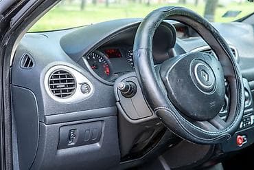 dpg automobili zemun: Renault Clio – crna boja, 5 vrata, hečbek Glavne karakteristike: - — 2