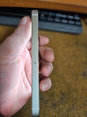 Video Games & Consoles: Apple iPhone 5s, zlatni Iphon 5s sim free icloud free 92 Bh jako dobro — 3