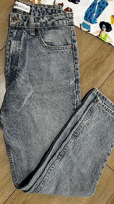 tigraste pantalone: ZARA farmerke i Zara majica– model EUR 38 / USA 6 / MEX 28 Mnogo — 3