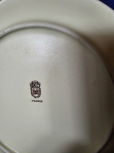 cinija za voce: Tanjir nov iz 70ih.god.dekorativni, Rec Castelroux Francuska. Tanjir — 10