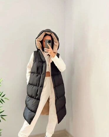 zenski prsluk sa dva lica: Prsluk dva lica par komada na stanju
S M L XL 3500 din — 2