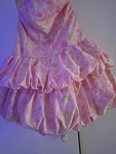 Mini haljina bez bretela sa volanima – roze cvetni dezen - Kroj: mini — 4