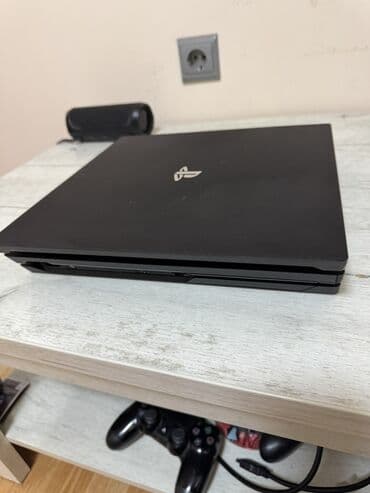 Foto i video kamere: PlayStation 4 Pro (PS4 Pro) konzola – crna - Model sa trostrukim — 4