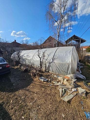 Baštenski plastenik – konstrukcija sa folijom i sistemom za — 1