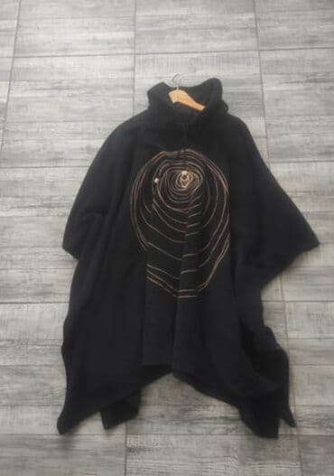 Women's Clothing: Crni ženski pončo sa kapuljačom - Model: široki pončo/kabanica sa — 1