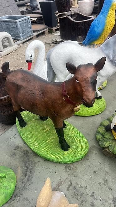 kais za rende: Dekorativna baštenska figura – koza na postolju - Realistična figura — 1