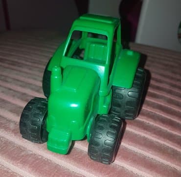igračke od kartona: Veliki traktor auto za manju decu — 2