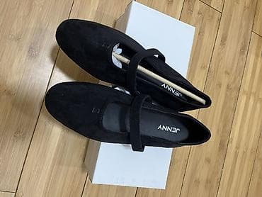 cipele timberland: Crne baletanke sa kaišićem (Mary Jane stil) - Brend: JENNY (logotip — 2