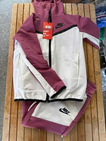 nike trenerka xs: Dečija uniseks trenerka u ljubičastoj i beloj boji. Sastoji se od — 1