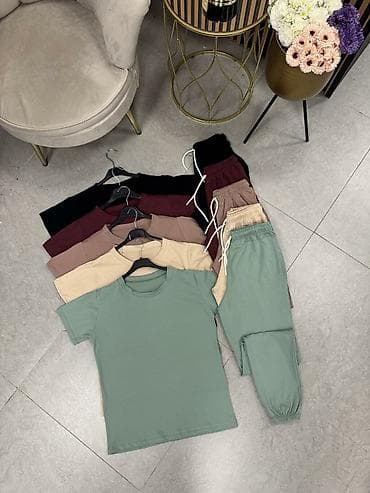 pull and bear komplet: Komplet
Cena 2300
Uni vel.
V17 — 5