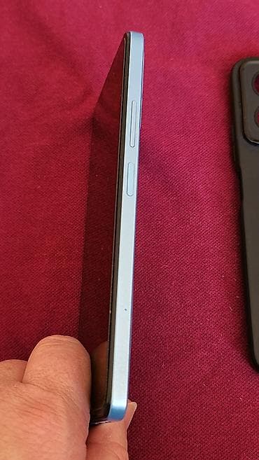 brzi punjac za xiaomi: Xiaomi Redmi pametni telefon sa dodatnom maskom - Model: Redmi — 8