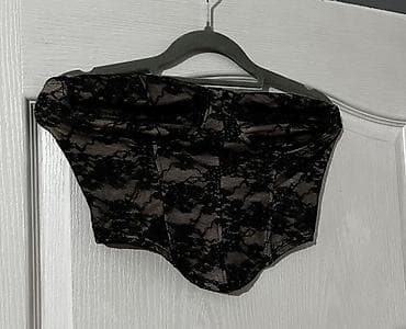 plisani kompleti za zene: Crni čipkani korset/top bez naramenica - Model: bustier/korset kroja — 1