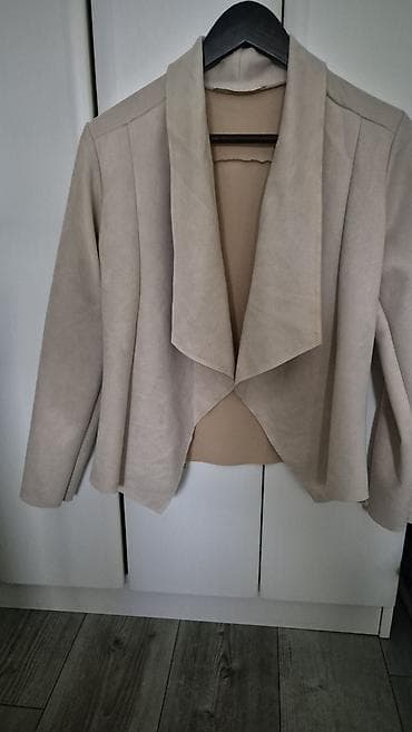 mona kozne pantalone: Ženski sako/jaknica od meke antilop (suede) tkanine u bež boji. Model — 2