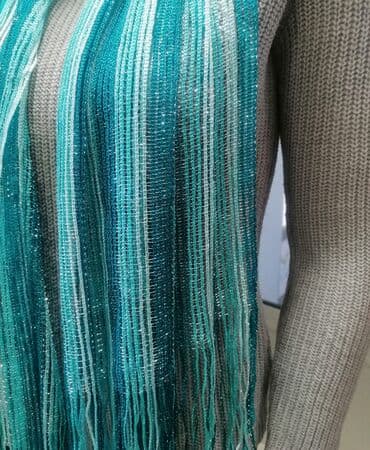 Wraps: Šal/pašmina u nijansama tirkizne i svetloplave sa metalik sjajem. - — 2