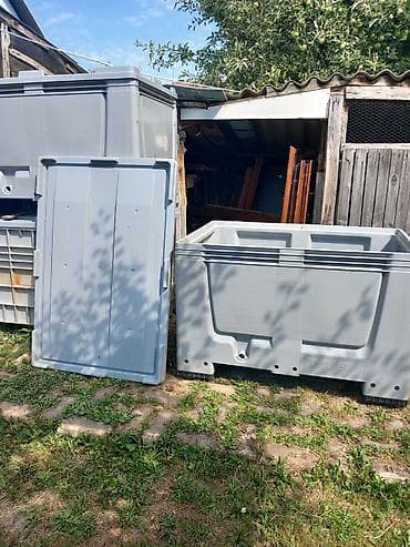 aparat za vafle metalac: Na prodaju tri plastična kontejnera sa poklopcima.Svaki je zapremine — 3