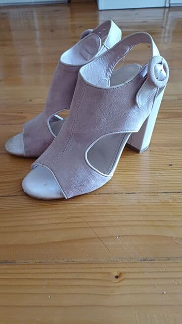c a papuce: Sandals, 38 — 4