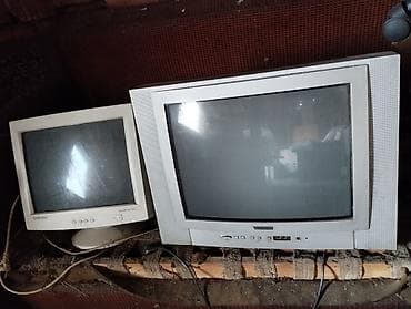 4 CRT monitora i 3 TV – lot Cena nije fixna i mođe dogovor i mala