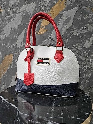 Sweatpants: Ženske torbe – izbor modela - Elegantna crna crossbody torba sa — 10