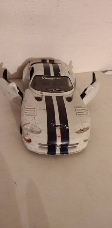 scream 1 sa prevodom na srpski: Maisto Dodge Viper, izgreban,fali z.staklo i 1 far — 2