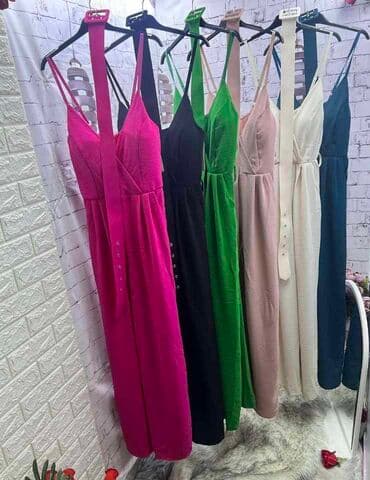 Women's Clothing: Kombinezon sa kaišem
Cena 2300 dinara — 1