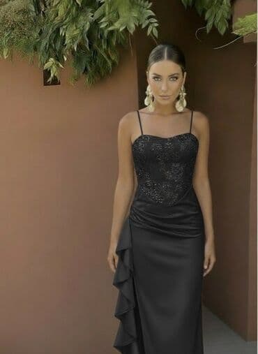 Beauty & Care: 🔥Elegantna večernja haljina sa šljokičastim korzetom
Cena 3300 din — 2