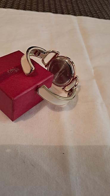 Ženska obuća: Elegantni ženski ručni sat sa narukvicom - Kućište okruglog oblika sa — 2