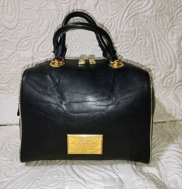 love moschino torbe: Moschino prelepa crna torba Efektna i nesvakidašnja Moschino torba u — 1