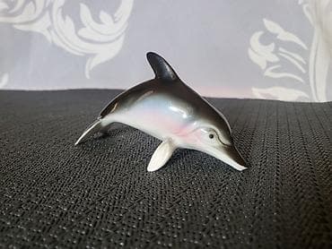 Figura nova delfina foreign porcelan.Nemacka 70te. Porcelanska