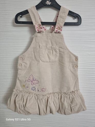 Bez haljinica za devojcice od somota. Na njoj pise velicina 4, mada je