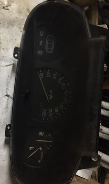 amortizeri za apn 4: Instrument tabla Ford Fiesta 4 — 2