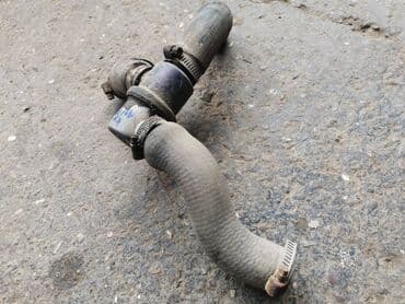 univerzalni termostat za auto: Termostat sa crevima Lada 21213,21214 Niva br.1. Polovno, očuvano — 2