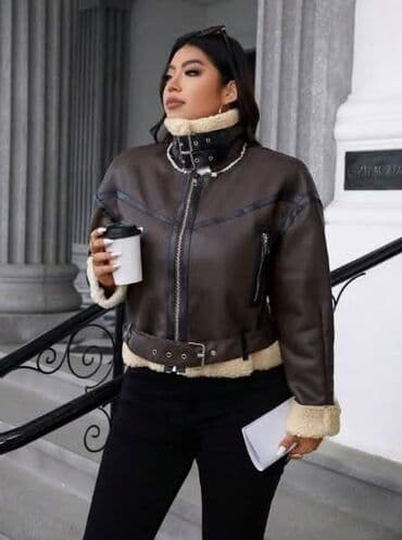 Donji delovi trenerke: ODMAH DOSTUPNO!!! Vel:2XL Cena:3500din Dimenzije: Ramena 65cm Dužina — 4