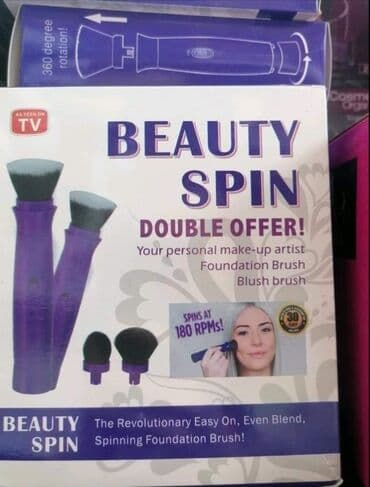 Simulira pokrete profesionalnih šminkera. Rotirajuća četka za