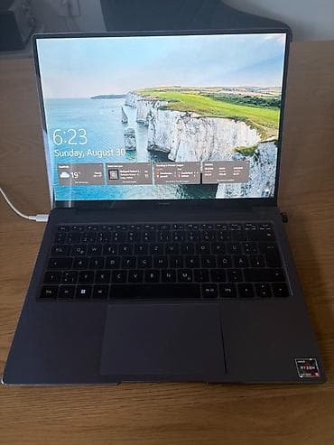 luv rostilj: Odlican laptop za svakodnevni rad, sastanke, prezentacije. prijatan — 5