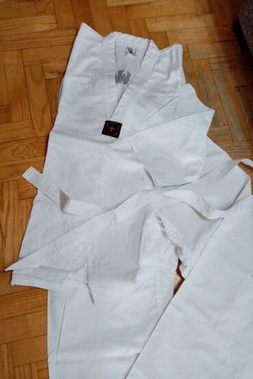 Kimono za tekvondo.Za visinu 170-185
U odličnom stanju, malo nosen!