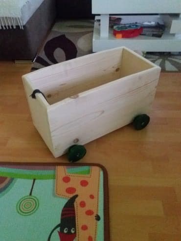 Kolica za bebe: ﻿Vagon-kutuja za odlaganje decjih igracaka. Ako se uzima preko 3 — 4