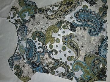 pull and bear nis: Ženske bluze/majice – set od 4 različita modela 1) Bluza sa paisley — 1