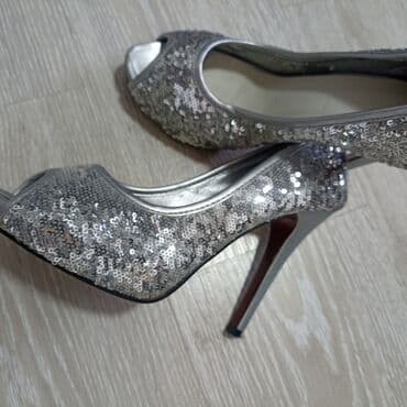 srebrna ogrlica sa krsticem: Pumps, 40 — 1