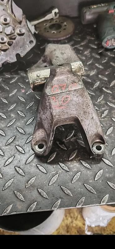 alterna diskovi: AUDI Q7 4M 4 NOSAC STOPA MOTORA 8W0199307H | Audi q7 q5 q3 q2 A1 A3 — 2