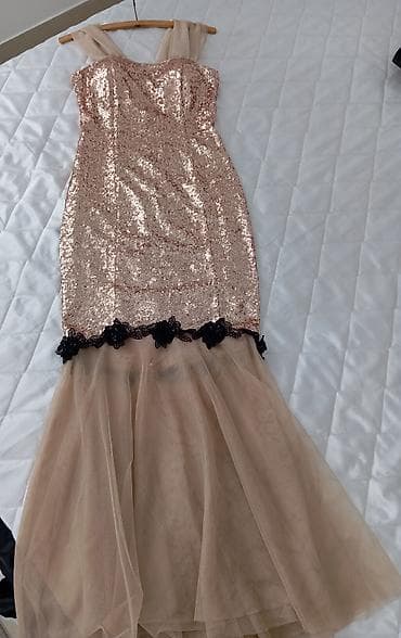 Svećana “mermaid” haljina u boji šampanjca sa šljokicama i tilom. - — 2