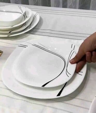 metalac set tanjira: Set posuđa sa modernim dizajnom, idealan za serviranje obroka. Bele je — 3