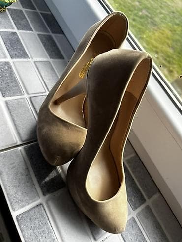 Elegantne ženske salonke sa visokom štiklom Piše veličina 37 ali