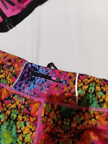 Kompleti, Kombinezoni: Sportski komplet za trening – ženske helanke 3/4, sportski grudnjak i — 7