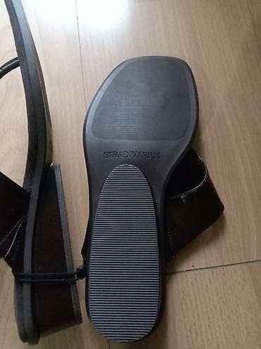 obuca za plivanje: Ženske kožne japanke/klompe Stradivarius - Brend: Stradivarius (logo — 4