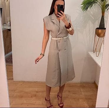 Elegantna midi haljina bez rukava sa rever kragnom i dvorednim