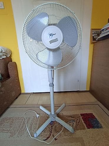 dyson hair cena: U odličnom stanju,malo korišćen, preuzimanje lično, cena 1500 dinara — 1