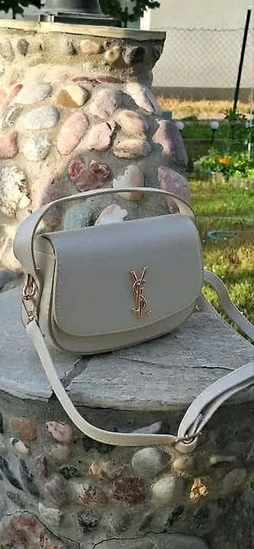 picard torbe cena: YSL torbica sa metalnim monogramom na prednjoj strani. Kompaktna — 2