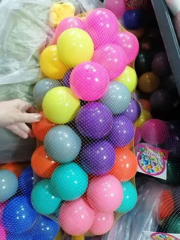 sarene loptice za bebe: 50kom
Cena: 2500 din Loptice — 2